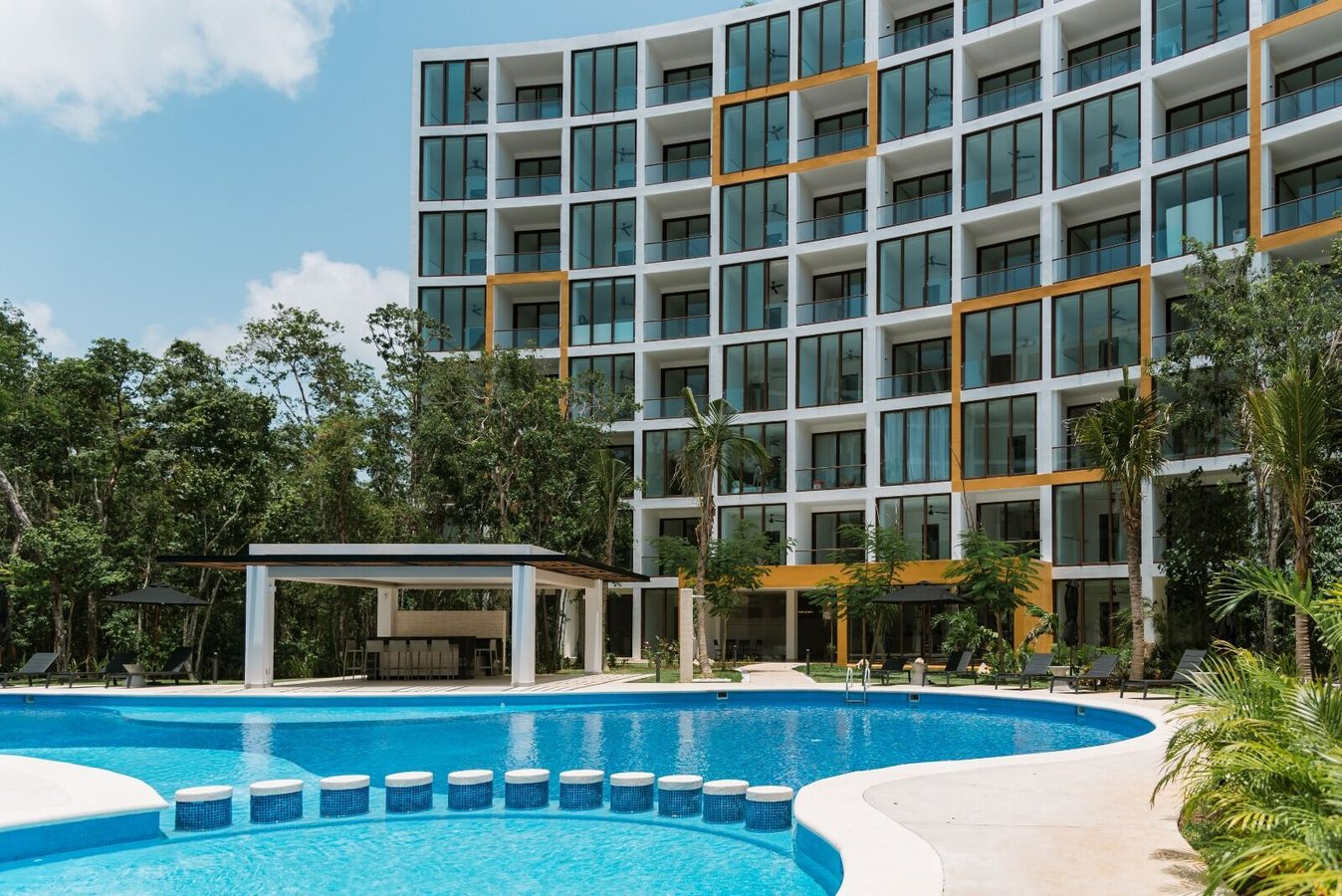Families enjoying the Ciudad Mayakoba community